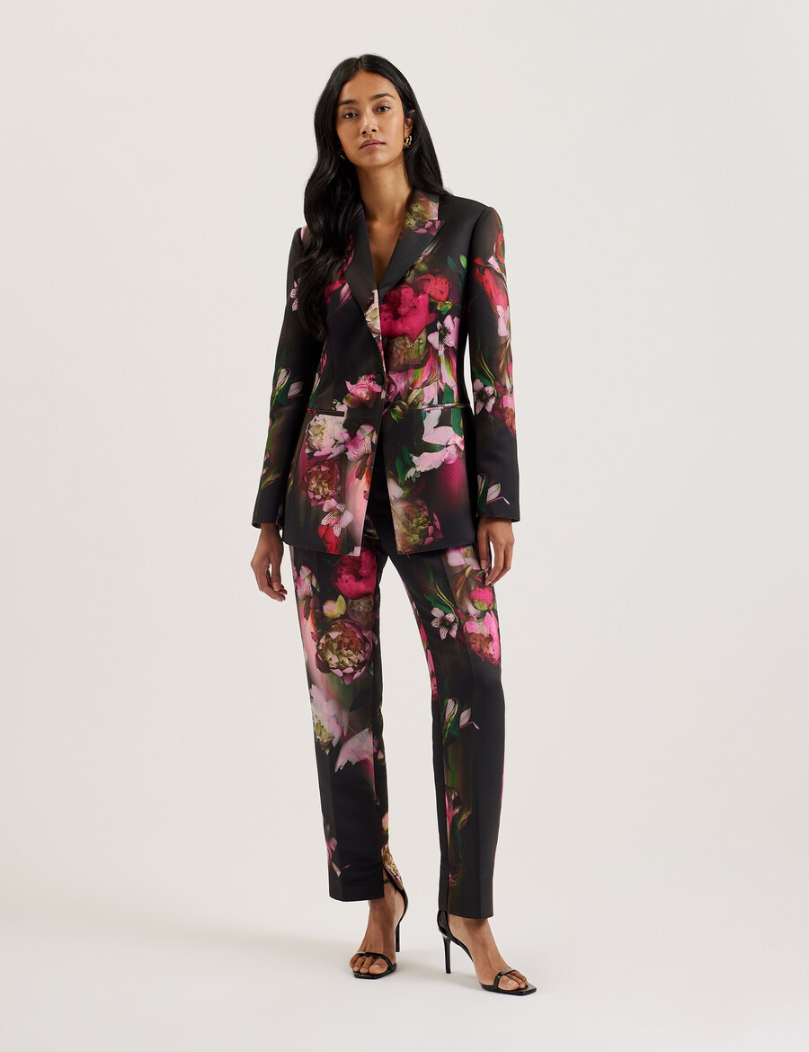 okuni - getailleerd jasje met bloemenprint