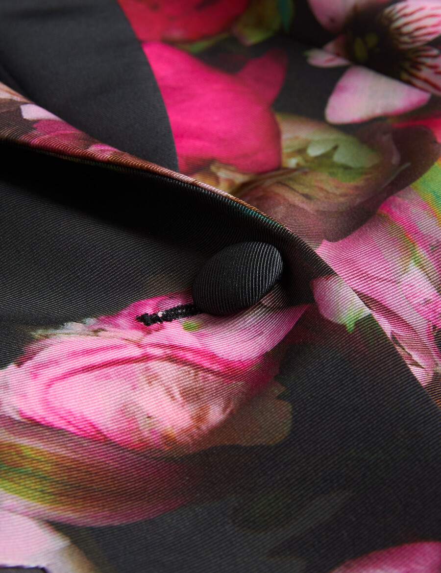 okuni - getailleerd jasje met bloemenprint