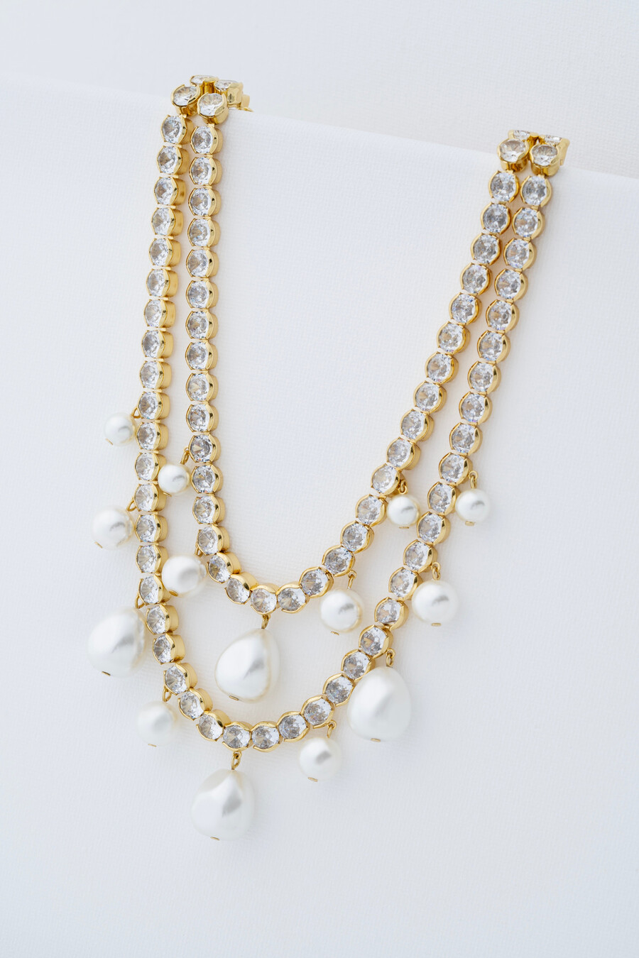 divinaa parel- en kristallen statement ketting