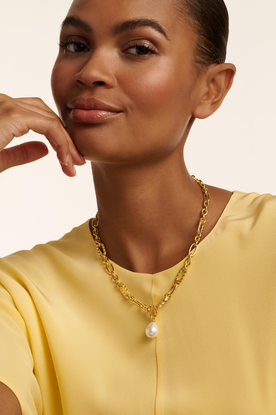 timora - ketting met hanger in de vorm van een gedraaide parel