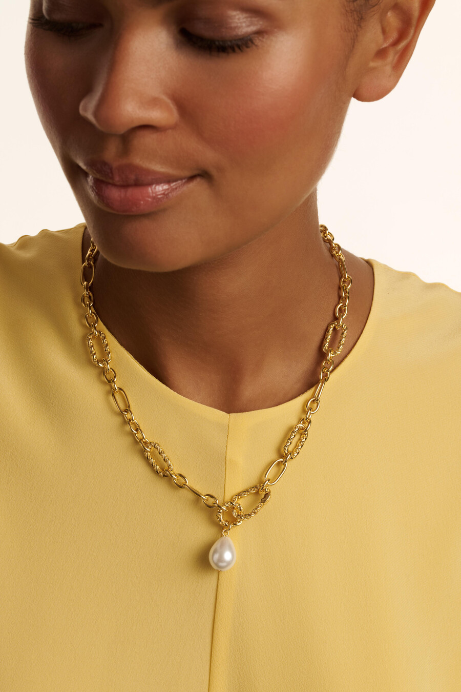 timora - ketting met hanger in de vorm van een gedraaide parel