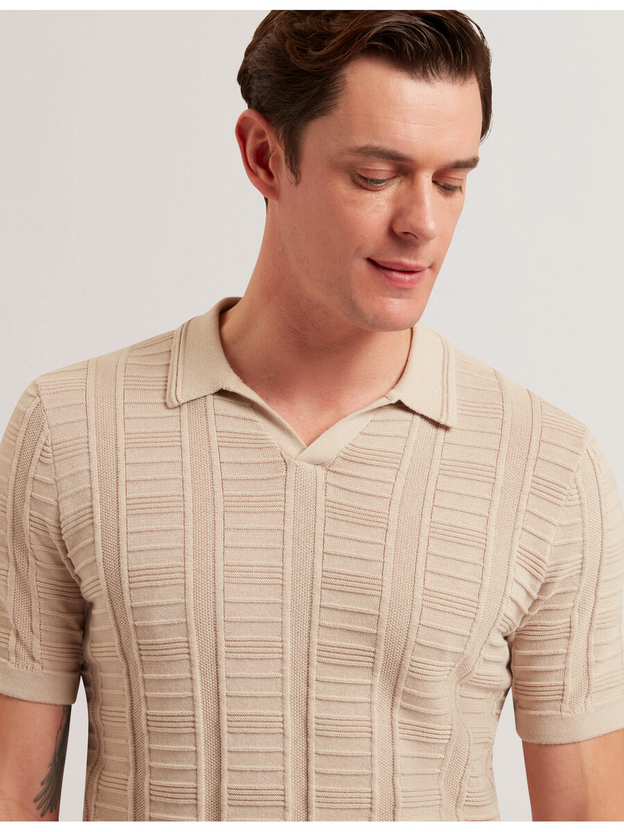 ruzza - ss polo met open hals en textuur