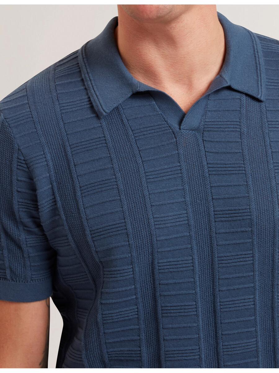 ruzza - ss polo met open hals en textuur