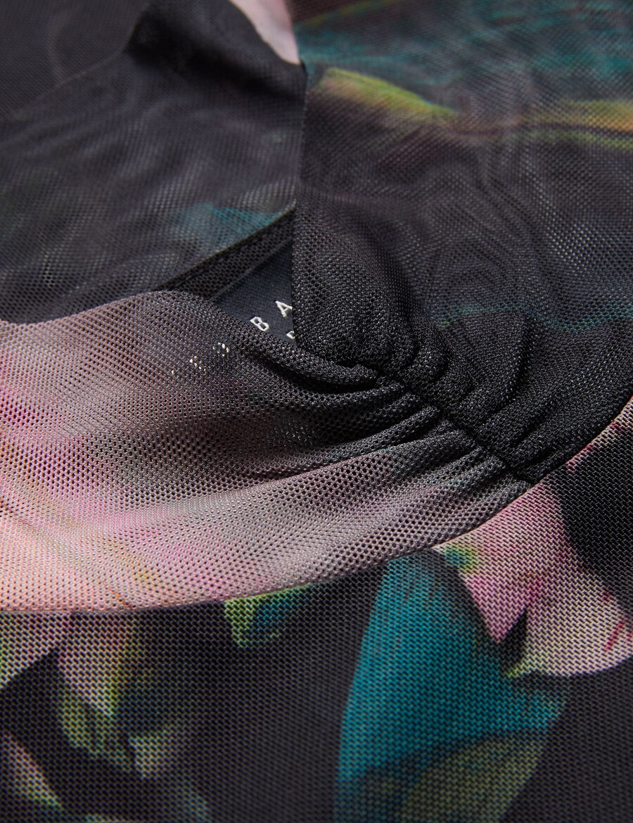 lisanna - bedrukte nauwsluitende mesh top met hoge hals