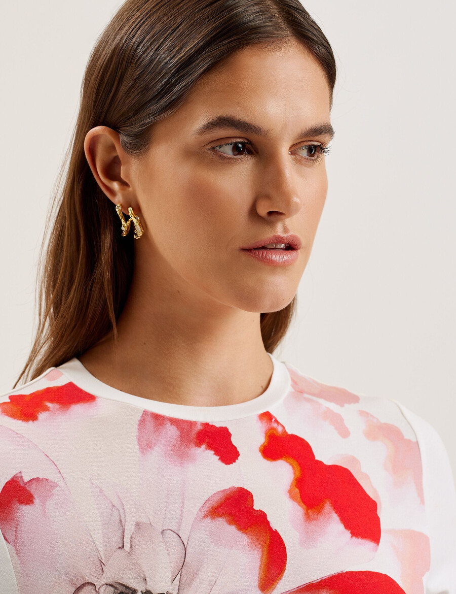 sindhaa - getailleerd t-shirt met korte mouwen en bloemenprint