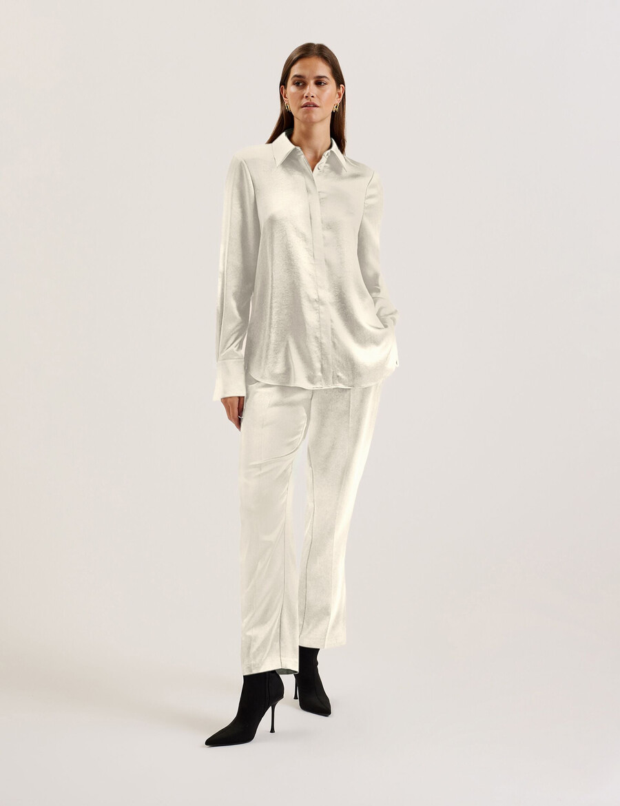 sonora - lange satijnen blouse met bedekte sluiting