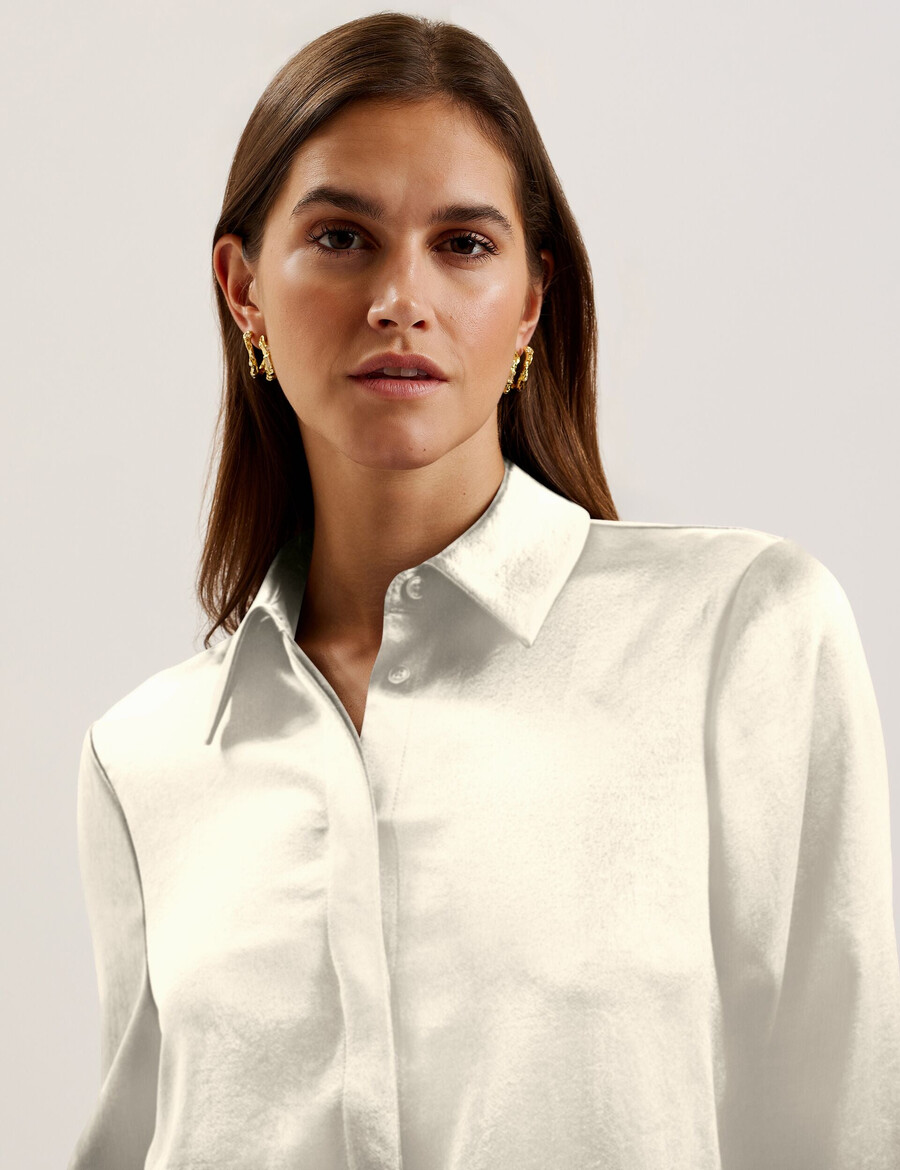 sonora - lange satijnen blouse met bedekte sluiting